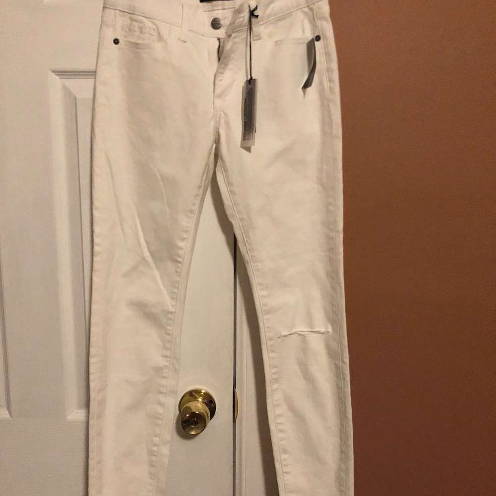 New with tag white women ankle pants size 24 by David Buffalo